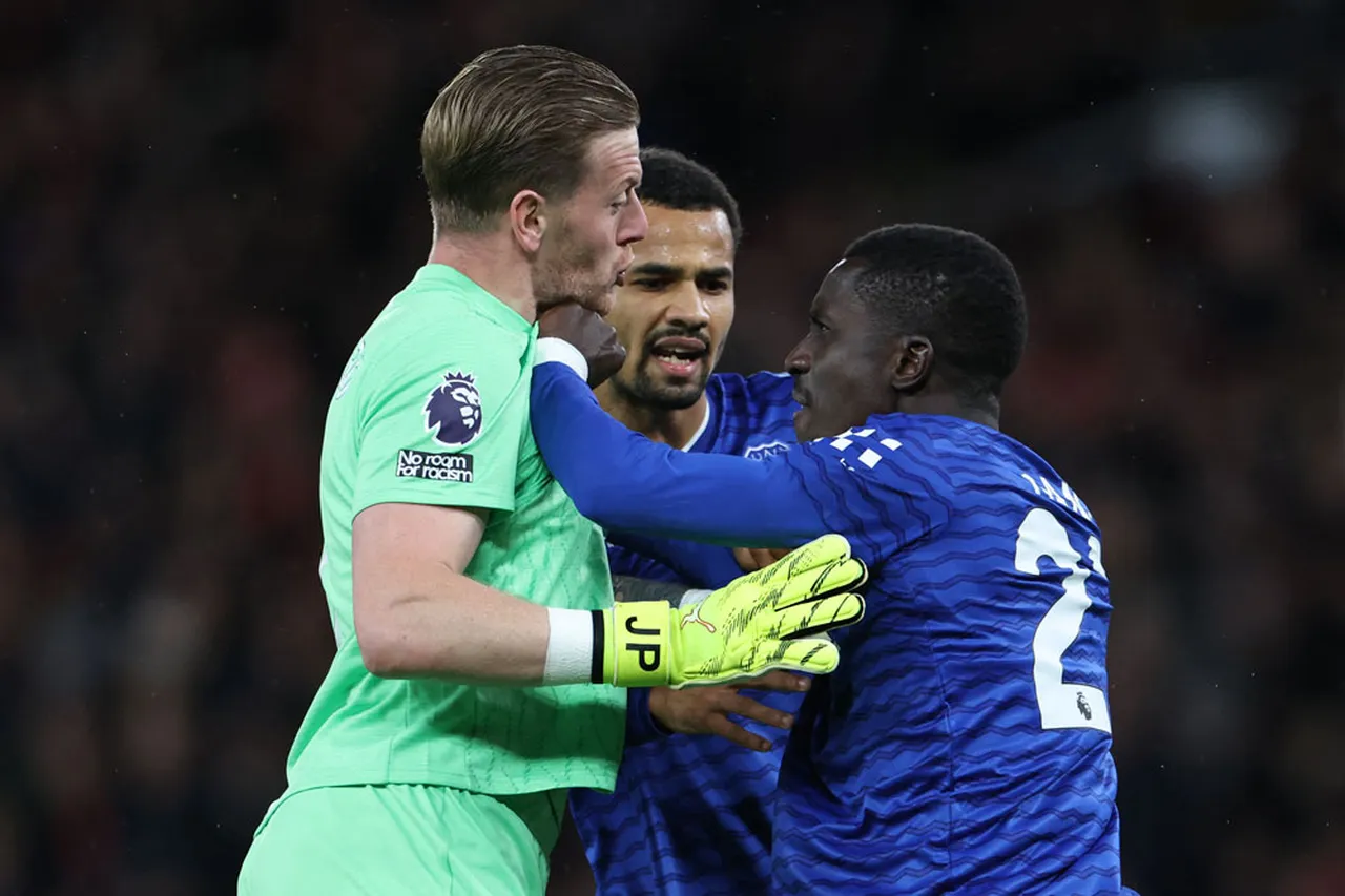 Jordan Pickford'ın sakinleştirmeye çalıştığı an