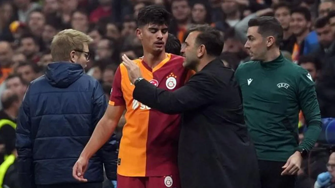 Şampiyonlar Ligi'ndeki ilk maçında ihraç edilen Arda Ünyay'ı Okan Buruk teselli etti
