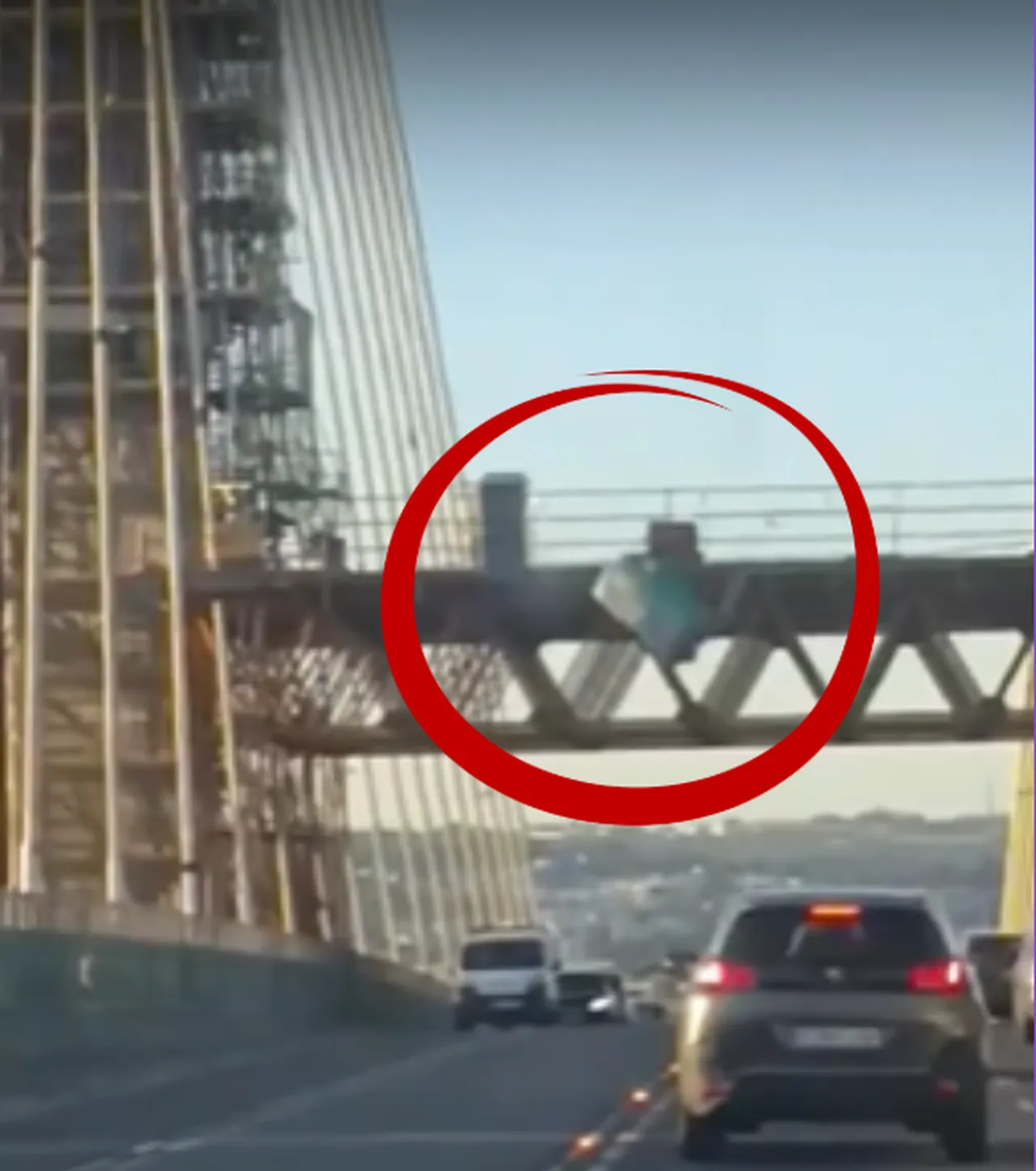 Sosyal medyanın konuştuğu tuvalet! Metrelerce yükseklikten düştü, görenler şaşkına döndü