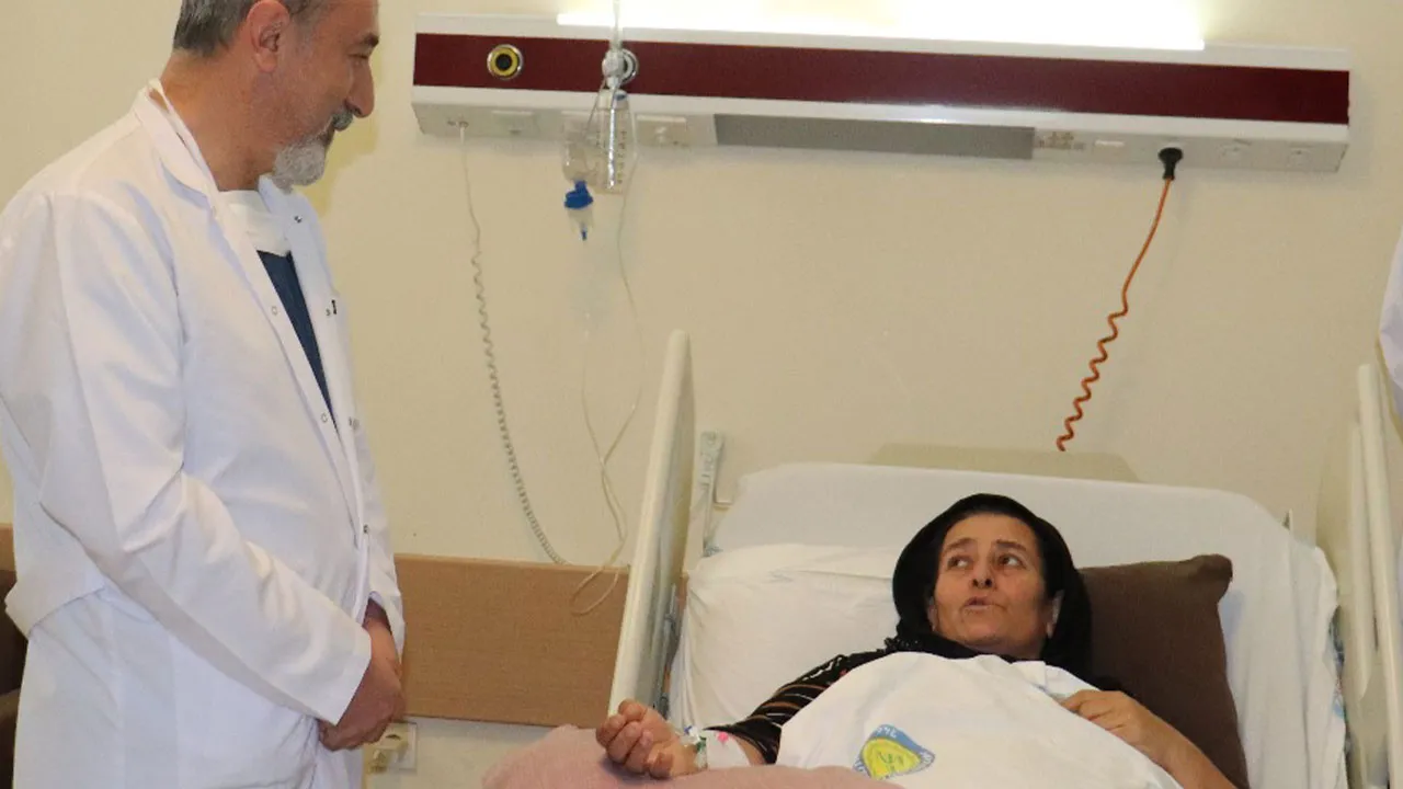 Yürüyemez ve nefes alamaz durumdaydı! 15 kiloluk tümör çıktı