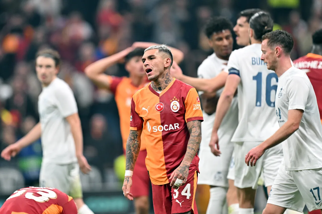 Galatasaray'ın Uruguaylı yıldız oyuncusu Lucas Torreira, pozisyon sonrasında hayal kırıklığı yaşıyor