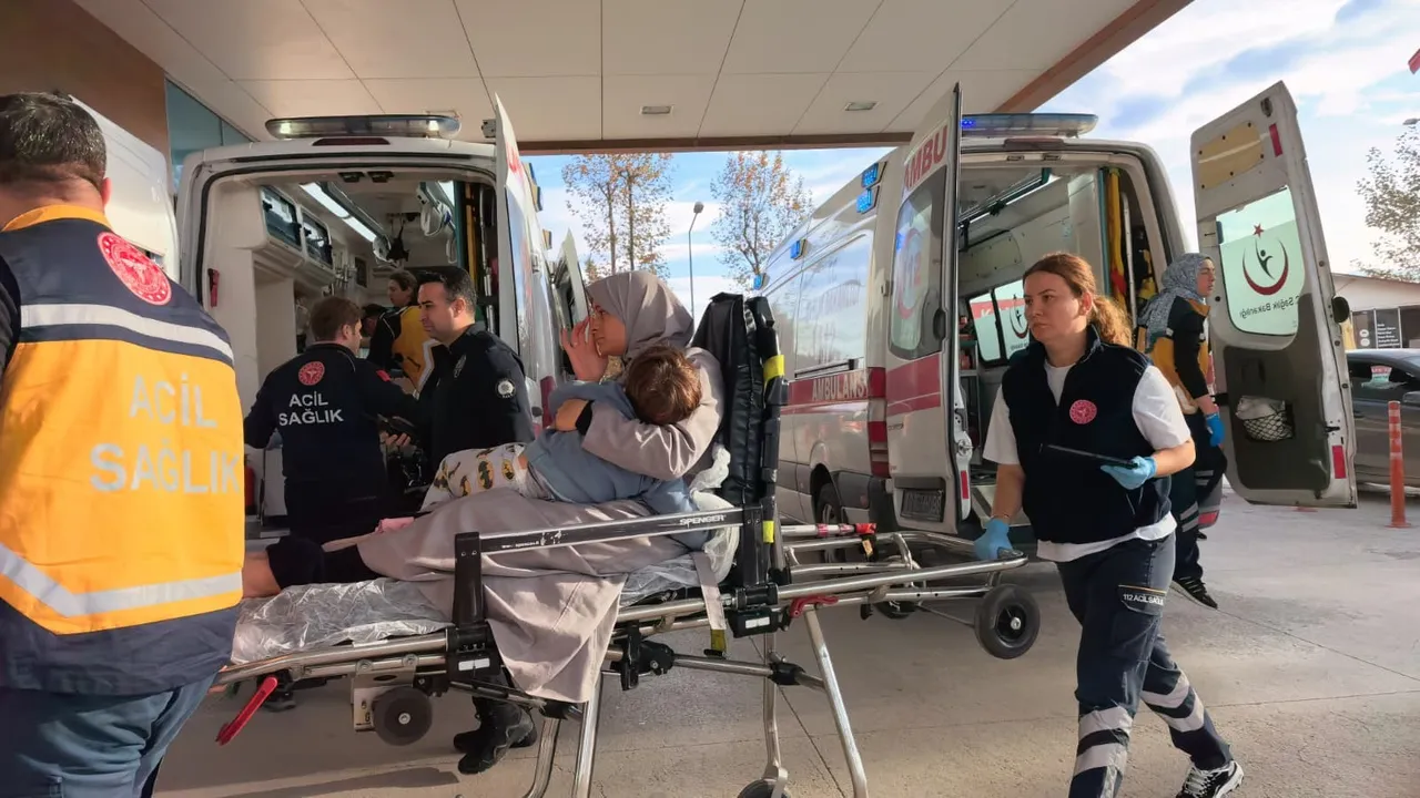 Bursa’da yürekleri ağza getiren olay! 2 yaşındaki çocuk 6 metre yükseklikten yere düştü