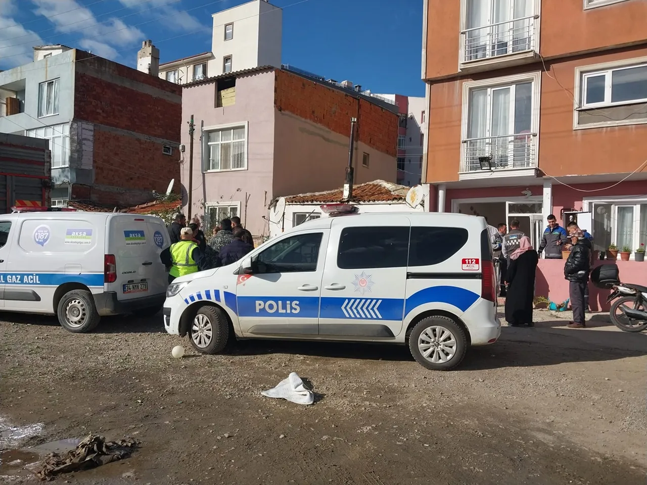 Çanakkalede apartman dairesinde doğal gaz patlaması: 1 yaralı