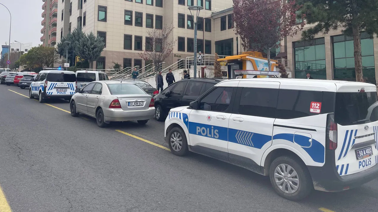 Eşini ve kız kardeşini yaralayan kadın tutuklandı, koca silahla adliyeye giderken yakalandı