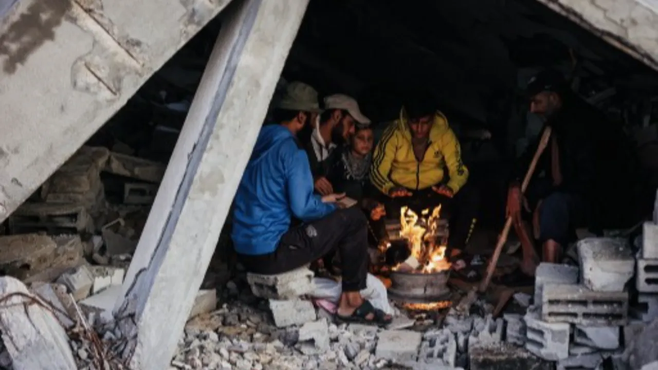 Gazze Şeridinde sel: Binlerce Filistinli kışın çadırsız kaldı!