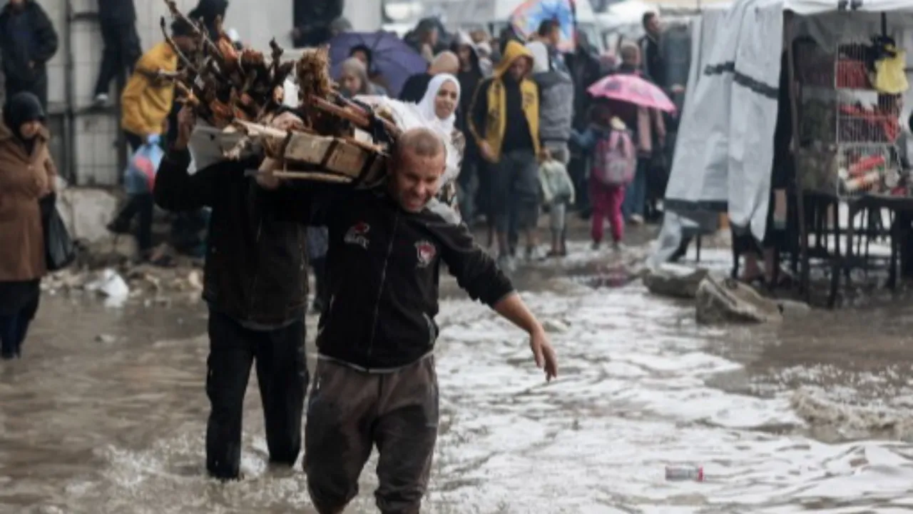 Gazze Şeridinde sel: Binlerce Filistinli kışın çadırsız kaldı!