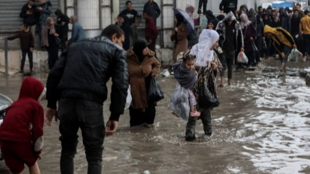 Gazze Şeridinde sel: Binlerce Filistinli kışın çadırsız kaldı!