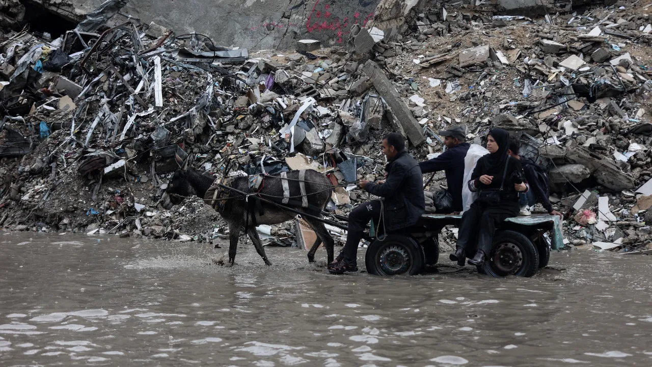 Gazze Şeridinde sel: Binlerce Filistinli kışın çadırsız kaldı!
