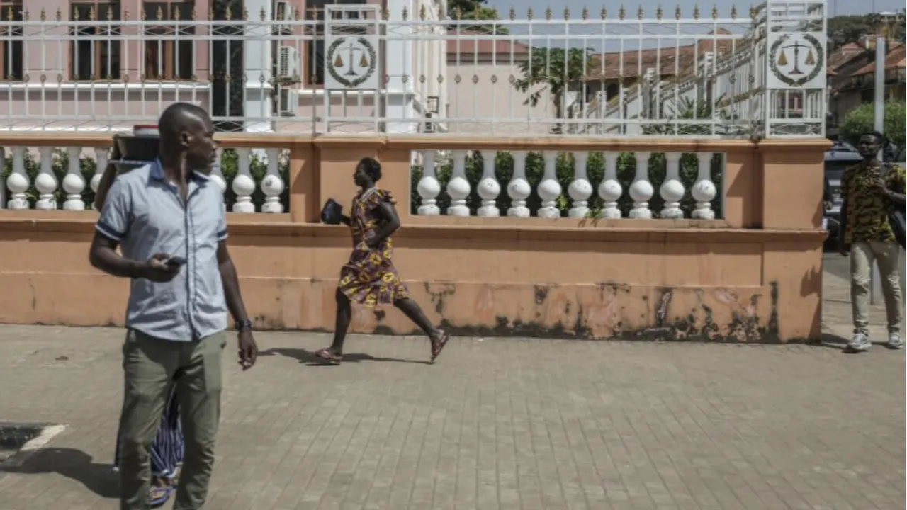 Gine'de darbe mi oluyor? Cumhurbaşkanlığı 