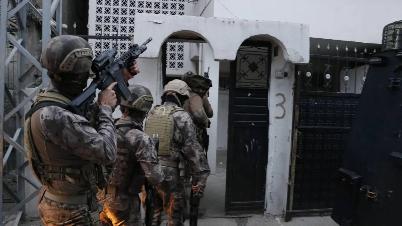 İstanbul'da terör örgütü DEAŞ'a operasyon: 14 kişi yakalandı