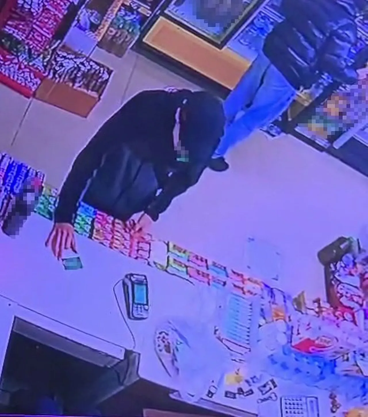 Şüphelilerin markette alışveriş yaptığı anlar