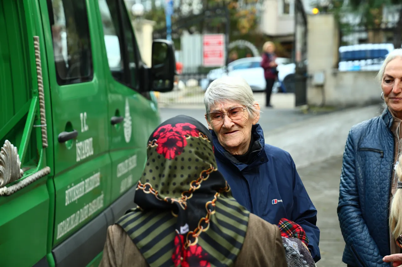 Prof. Dr. Canan Karatay’dan eşi Dr. Ali Başak Karatay’a veda! Çelenkteki not gözleri doldurdu
