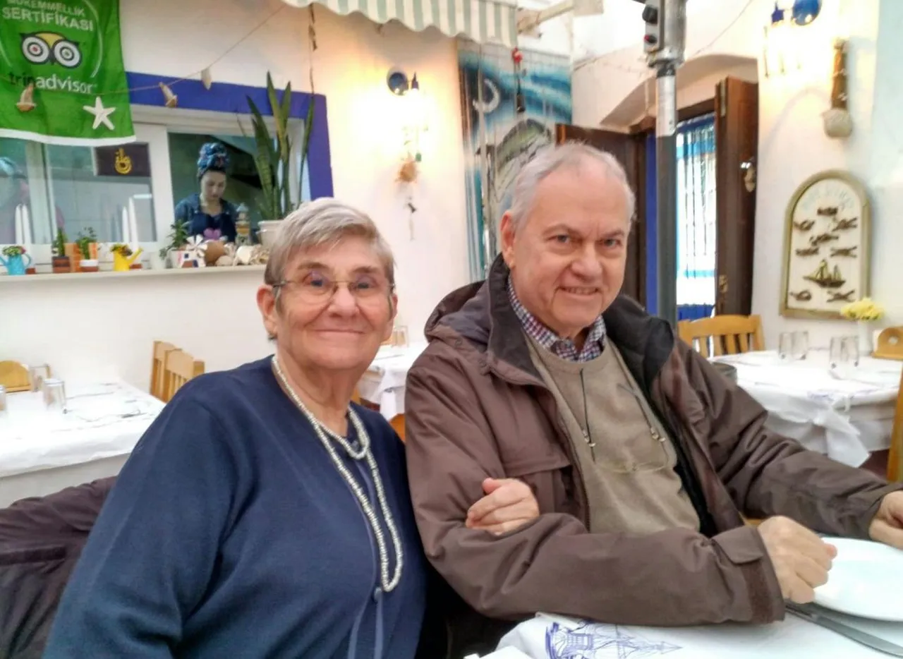 Prof. Dr. Canan Karatay’dan eşi Dr. Ali Başak Karatay’a veda! Çelenkteki not gözleri doldurdu