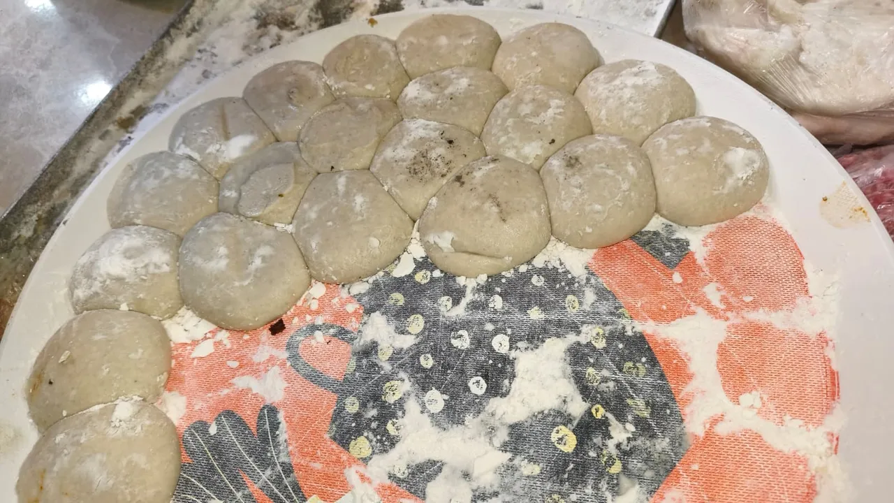 Skandal görüntüler! Pidecideki gizli bölmeye giren ekipler hemen dükkanı mühürledi