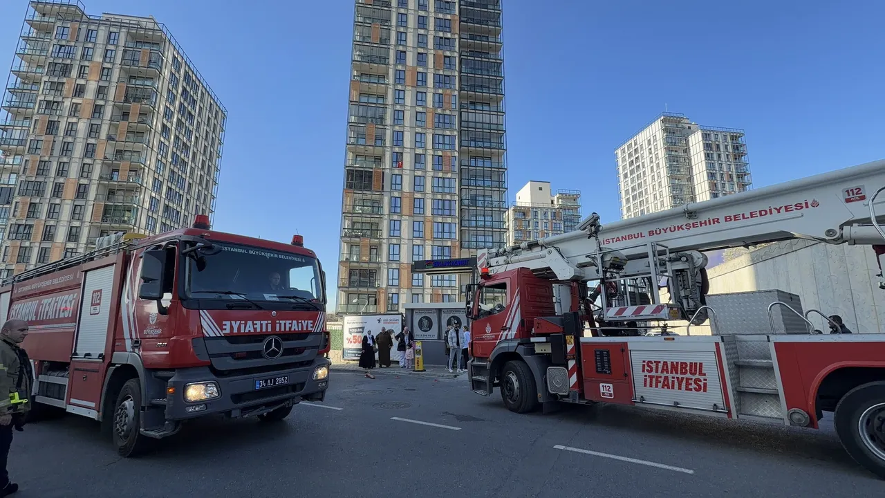 Yangın kontrol altına alınırken, bina sakinleri tahliye edildi