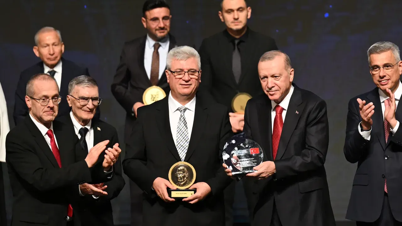 Cumhurbaşkanı Erdoğan'a büyük ödül! Kayıtsız kalmadı