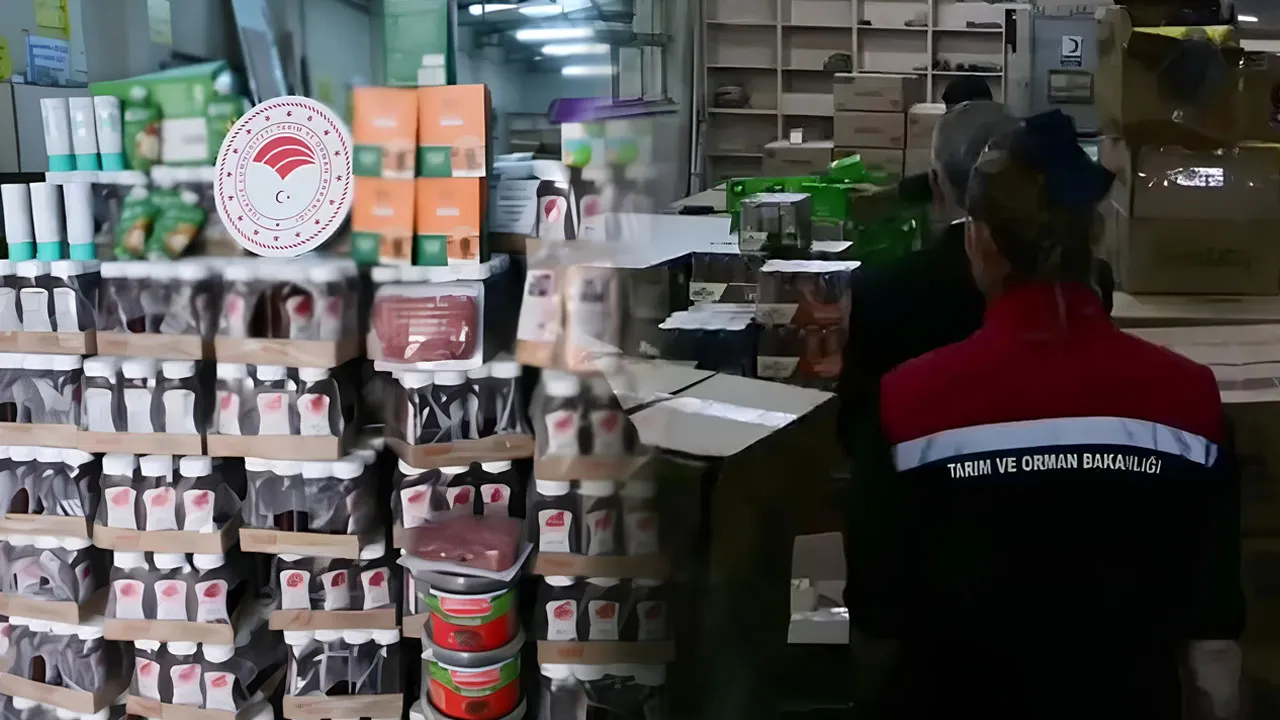 İzmir'de 30 ton bozulmuş gıda ele geçirildi! Son kullanma tarihi silinip yeniden basılmış