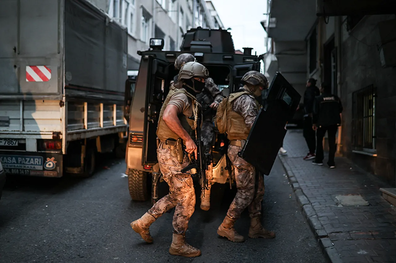 İstanbul'da kültür varlıklarının izinsiz satışını yapan 7 şüpheli yakalandı