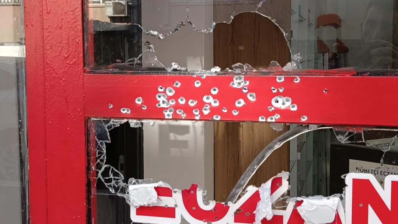 Şanlıurfa'da silahlı saldırı! Eczaneye kurşun yağdırdılar