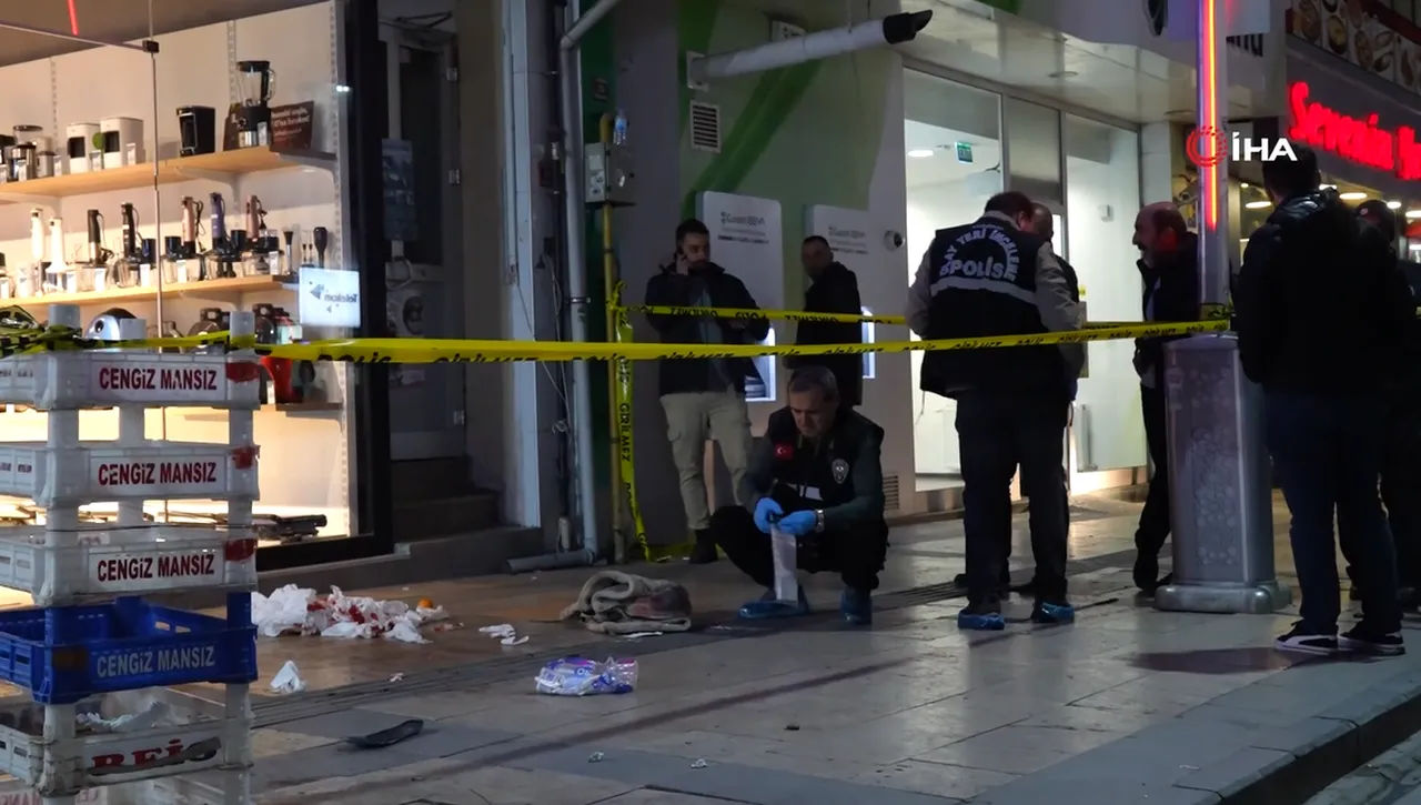 Saldırgan eşi çevredekiler meyve kasaları ile durdurdu