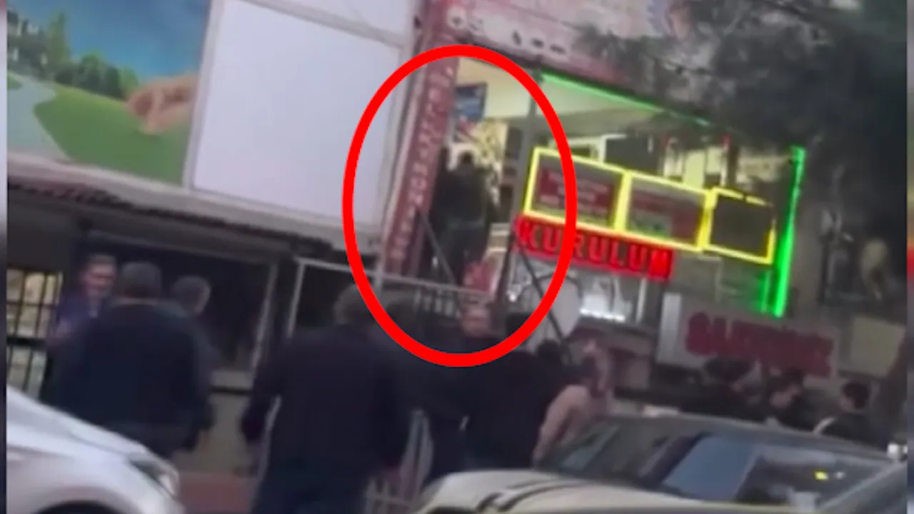 Taciz şüphelisi kaçacak delik aradı! Sığındığı dükkanda meydan dayağı yedi
