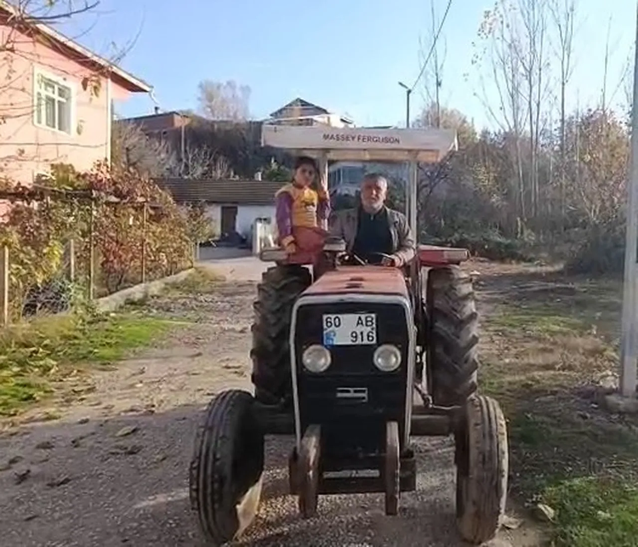 Tarladan çıkmayan traktöre Boğaz Köprüsünden ceza geldi! Hayatının şokunu yaşadı