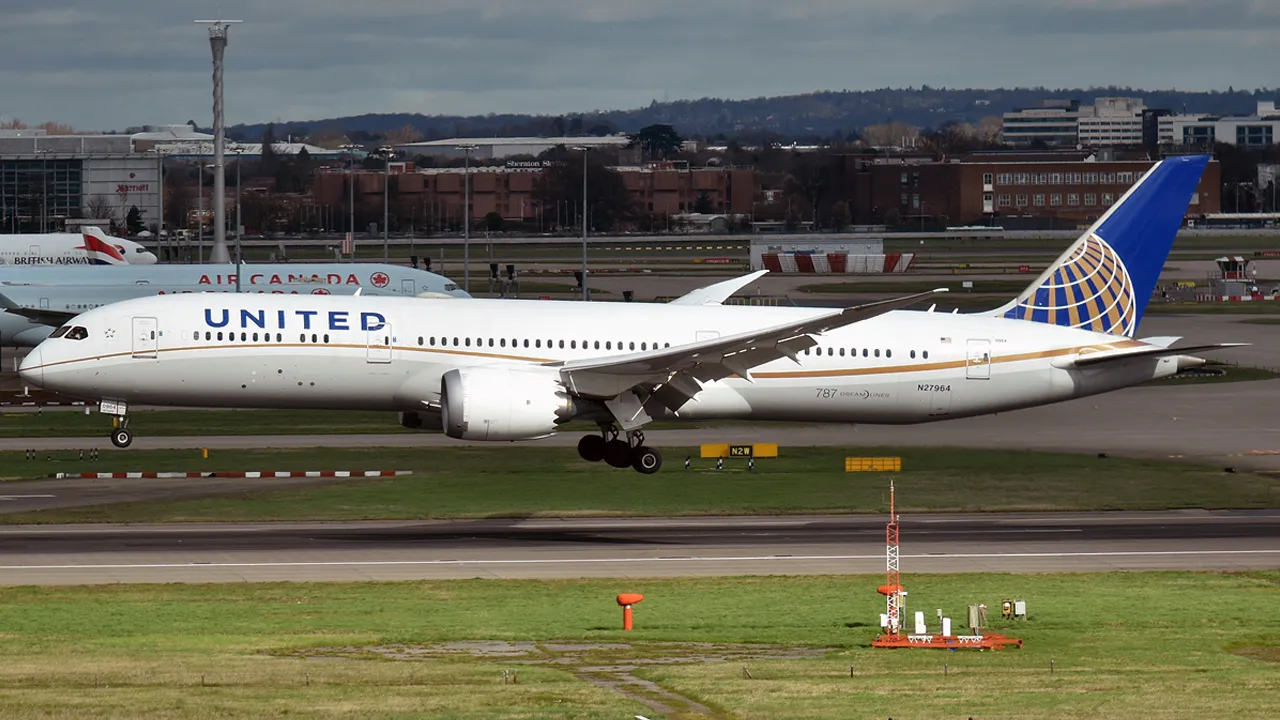 Washington seferi yapan uçak acil indi! Dizüstü bilgisayar düşünce... 