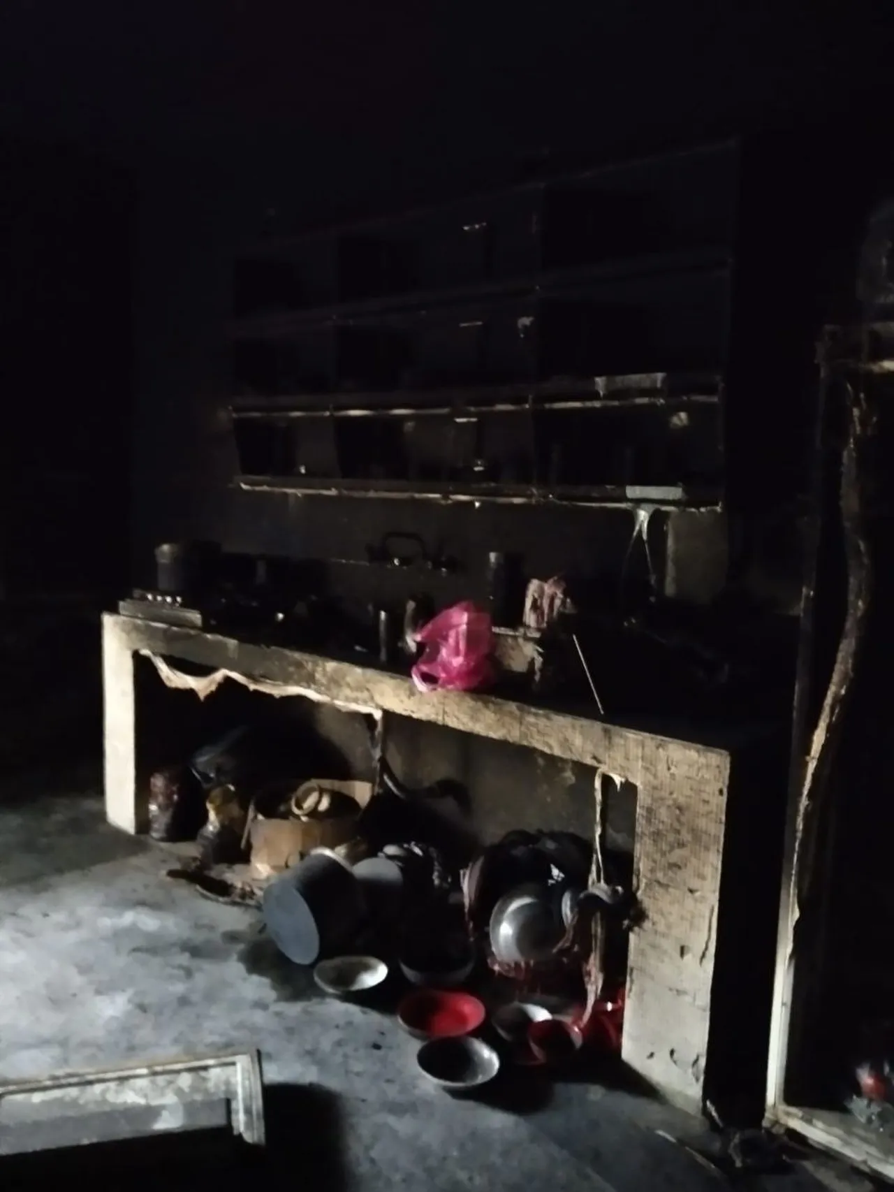 Alevlerin ortasında can pazarı! Pencere kurtuluş yolları oldu