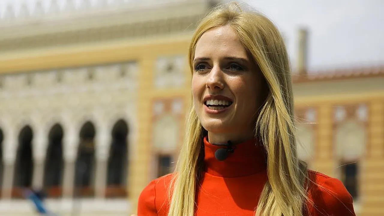 Bakırköyde indirim çılgınlığı! Ünlü oyuncu da kampanyadan yararlandı: Fiyatlar yarı yarıya