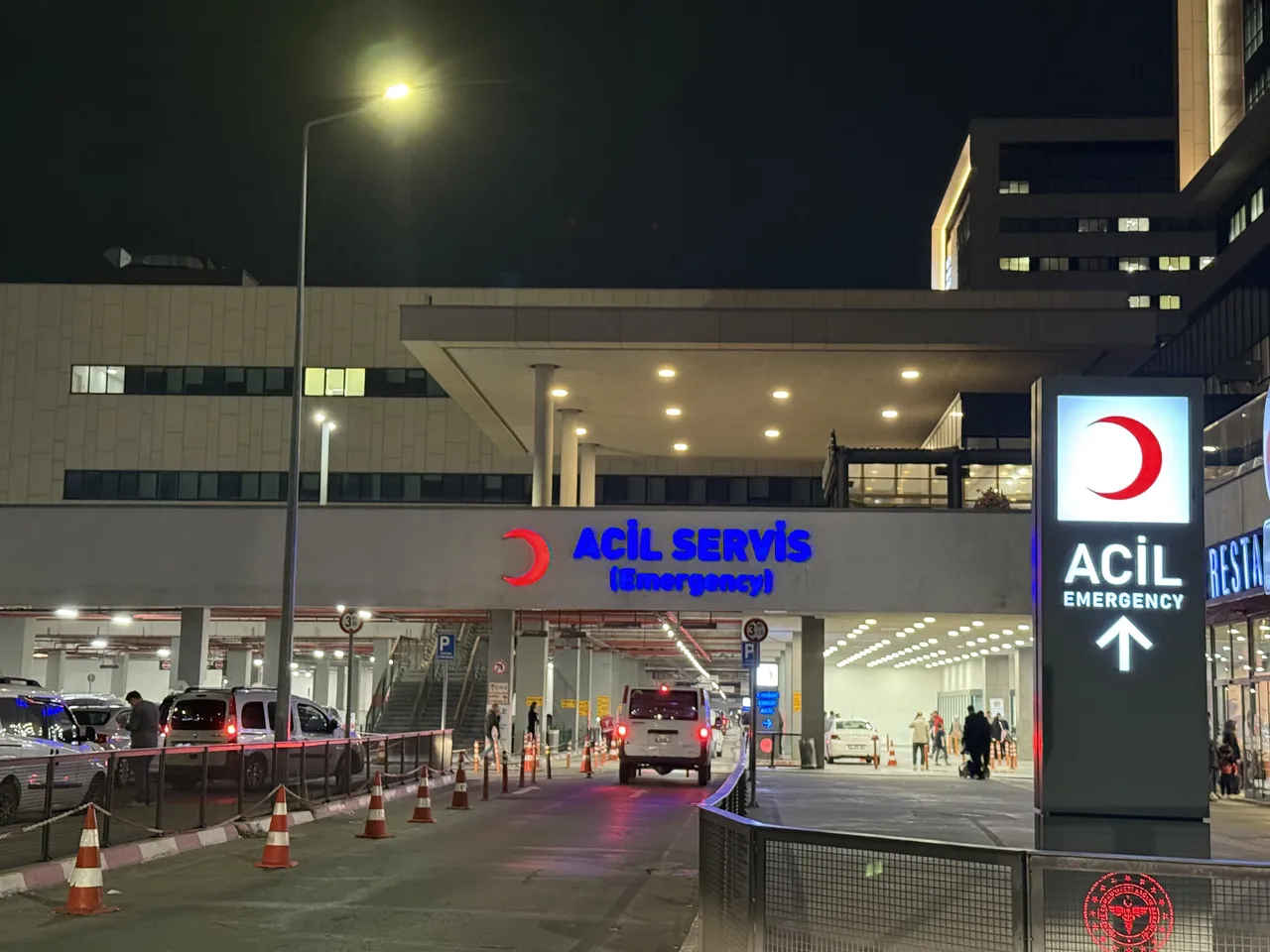 Başakşehir’de okulda zehirlenme vakası! Öğrenciler hastanelik oldu, kantinci çift gözaltına alındı