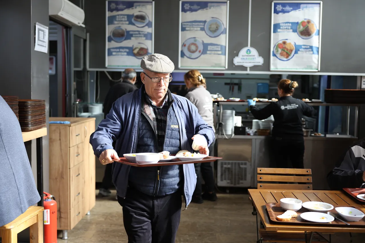 Belediyeden Havuz Kafe! 4 çeşit yemek 75 TL