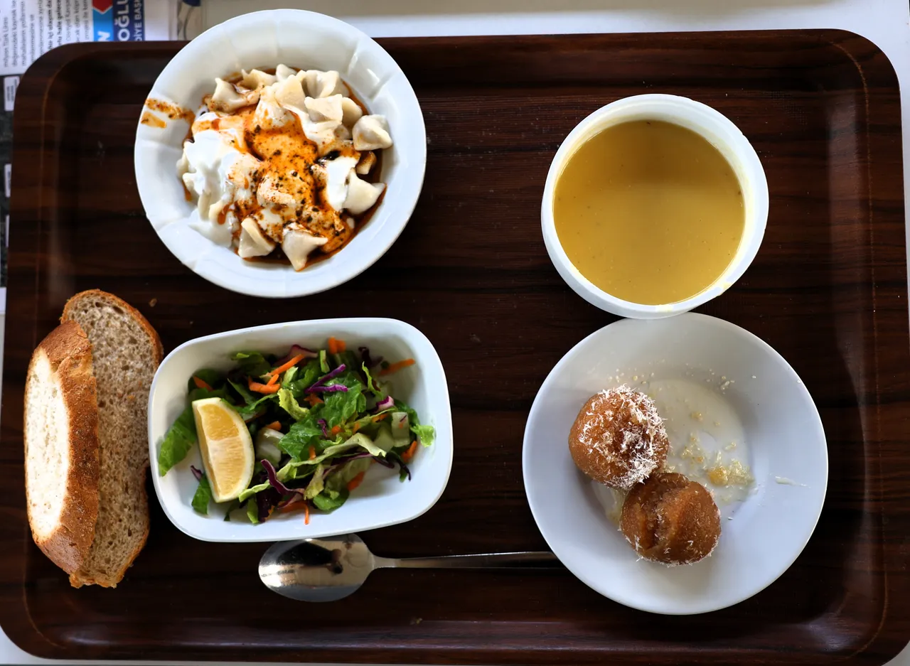 Belediyeden Havuz Kafe! 4 çeşit yemek 75 TL