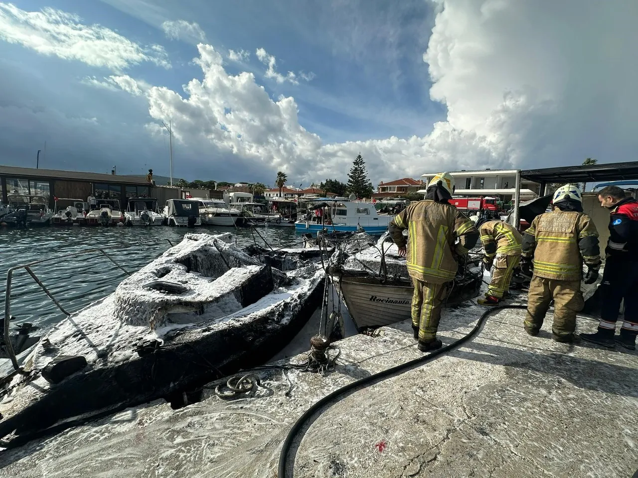 Çeşmede tekneler alev alev yandı! Hepsi kullanılamaz halde