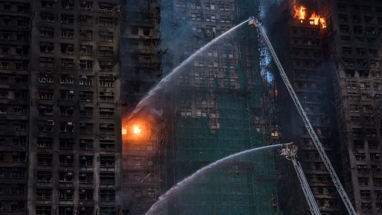 Çini sarsan felaket! Hong Kong yangınının görüntüleri facianın boyutunu gözler önüne serdi