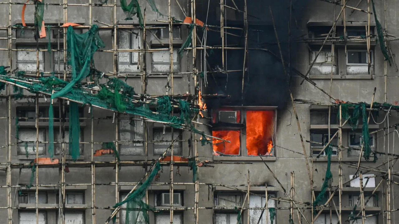 Çini sarsan felaket! Hong Kong yangınının görüntüleri facianın boyutunu gözler önüne serdi