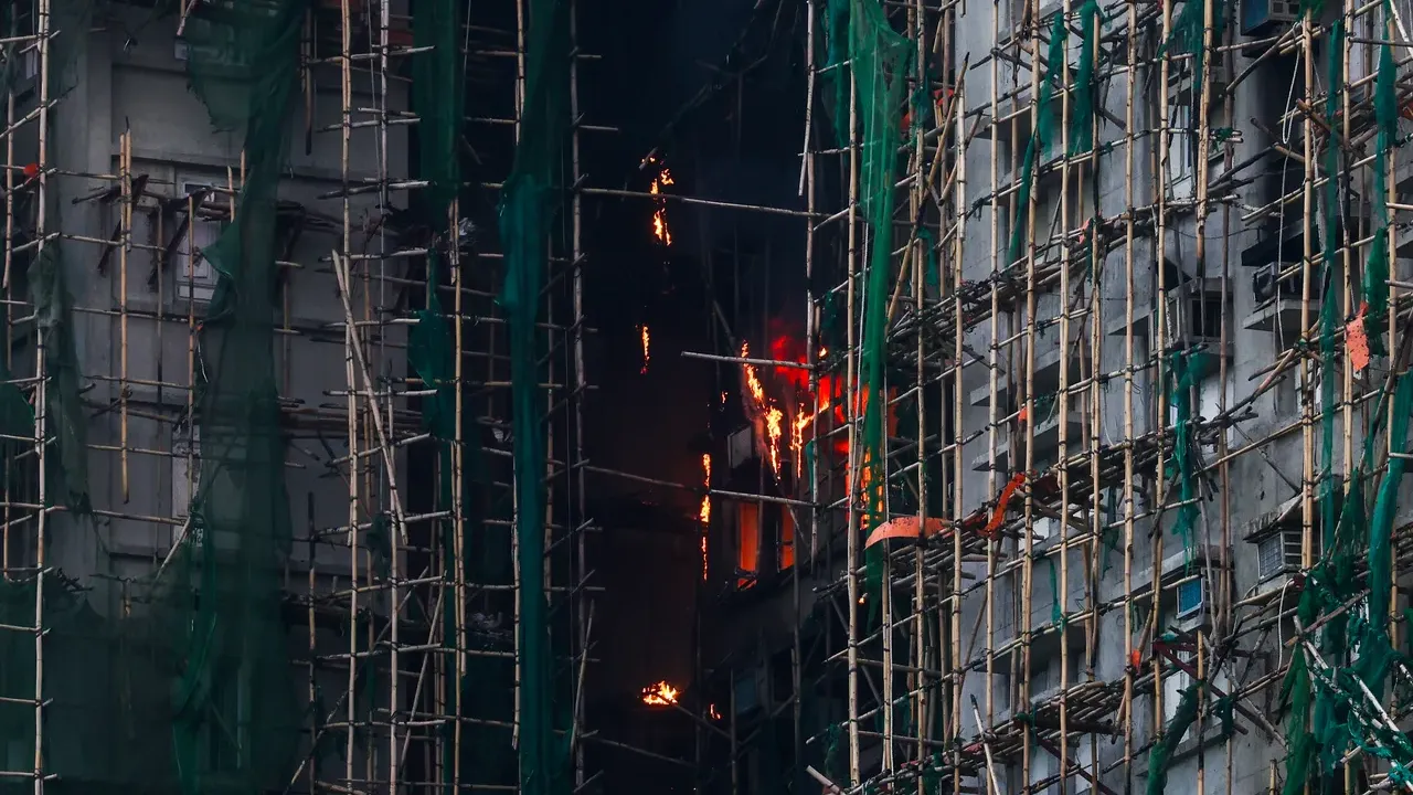 Çini sarsan felaket! Hong Kong yangınının görüntüleri facianın boyutunu gözler önüne serdi