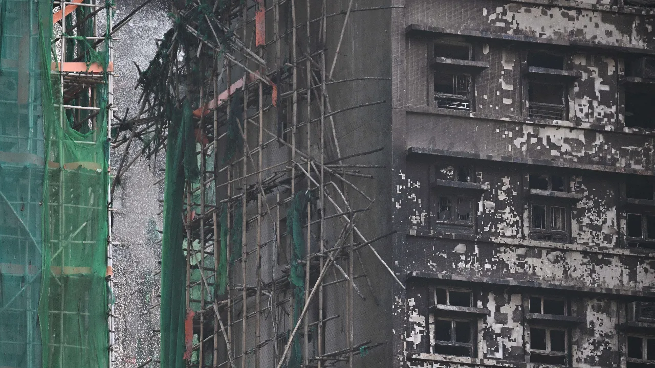 Çini sarsan felaket! Hong Kong yangınının görüntüleri facianın boyutunu gözler önüne serdi
