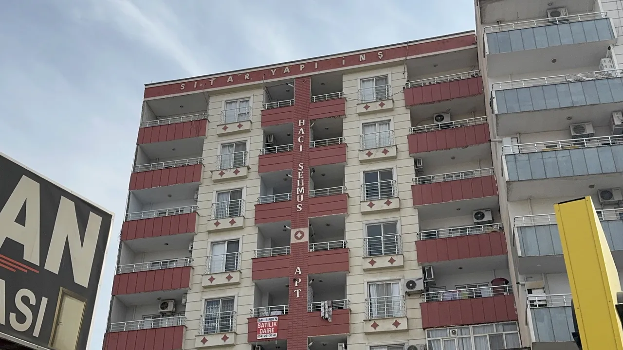 3 kişilik aile evlerinde silahla vurulmuş halde bulunmuştu