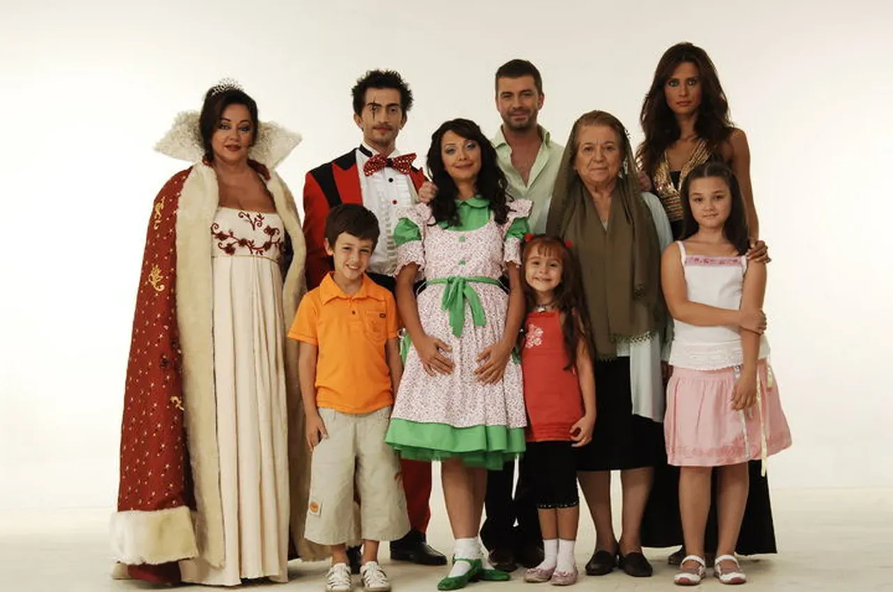 Evrim Akın gözyaşları içinde sessizliğini bozdu! "İyilikten başka ne yaptım"