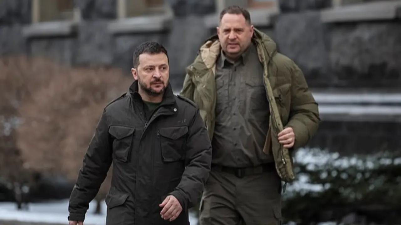 Gündüz vakti evi arandı, apar topar istifa etti! Zelenskiy üst düzey ayrılığı duyurdu