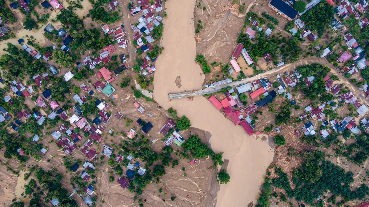 Güney Asya’yı sel vurdu! Vatandaşlar kabusu yaşıyor: Bilanço ağırlaştı