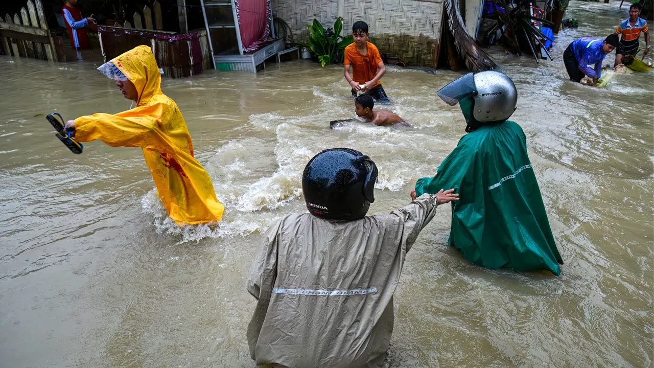 Güney Asya’yı sel vurdu! Vatandaşlar kabusu yaşıyor: Bilanço ağırlaştı