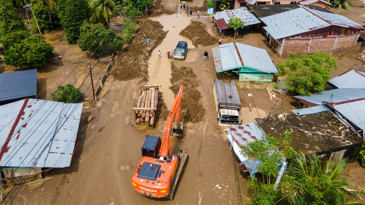 Güney Asya’yı sel vurdu! Vatandaşlar kabusu yaşıyor: Bilanço ağırlaştı