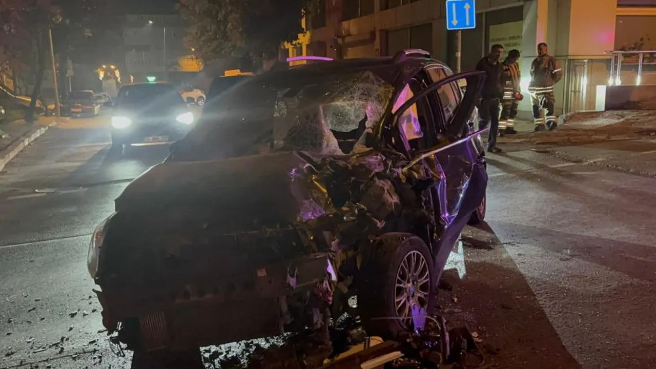 İstanbul'da kaza! Otobüs otomobille çarpıştı, yaralılar var