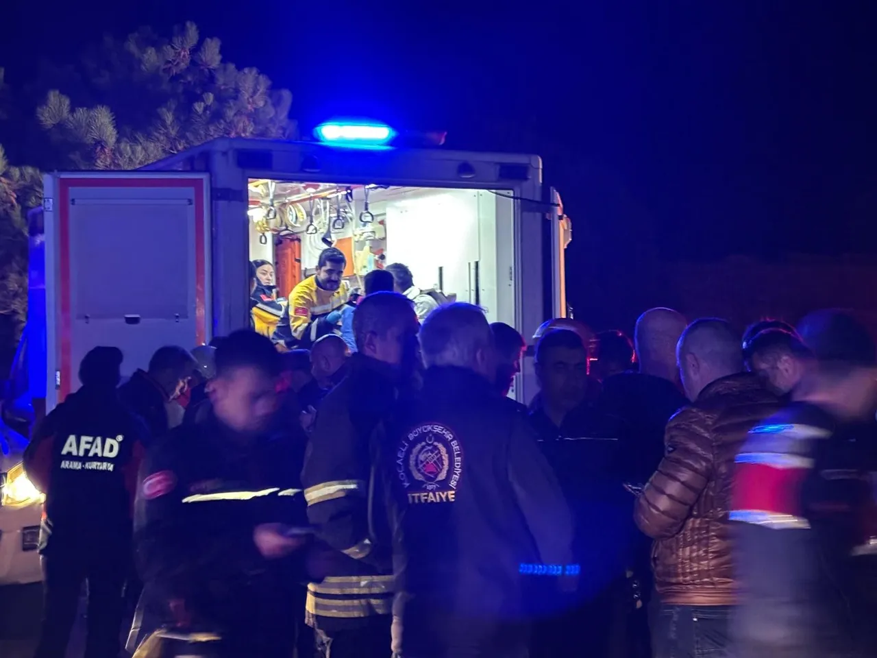 Gemiden tahliye edilen 25 personel Kocaeli'ye getirildi.