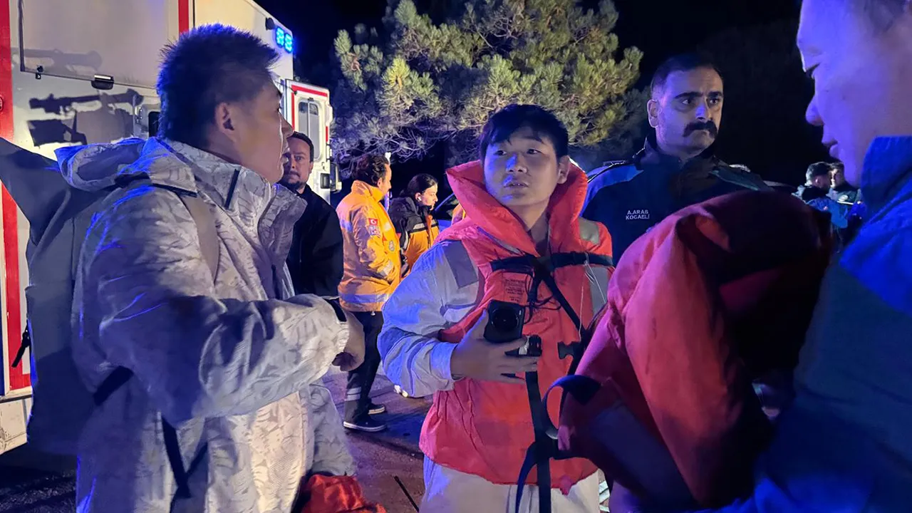 Karadeniz'de tankerler peş peşe yandı! Gemilere saldırı mı düzenlendi?