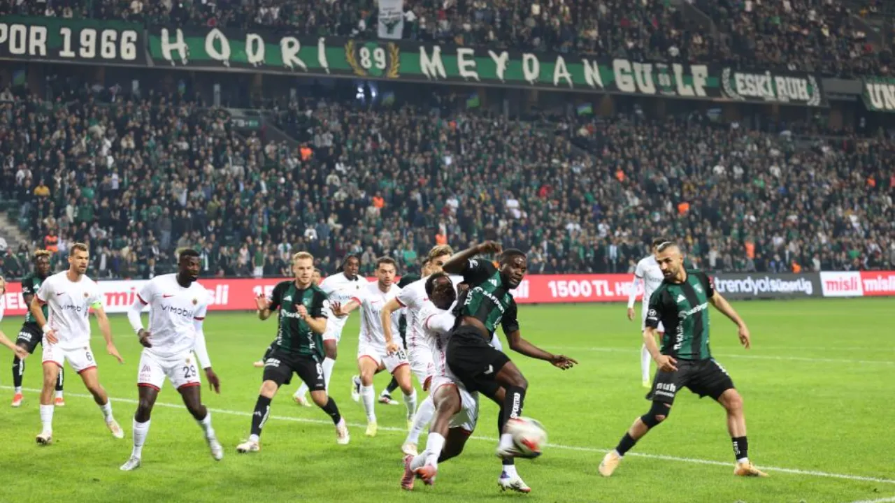 Kocaelispor Serdar Dursun’la güldü