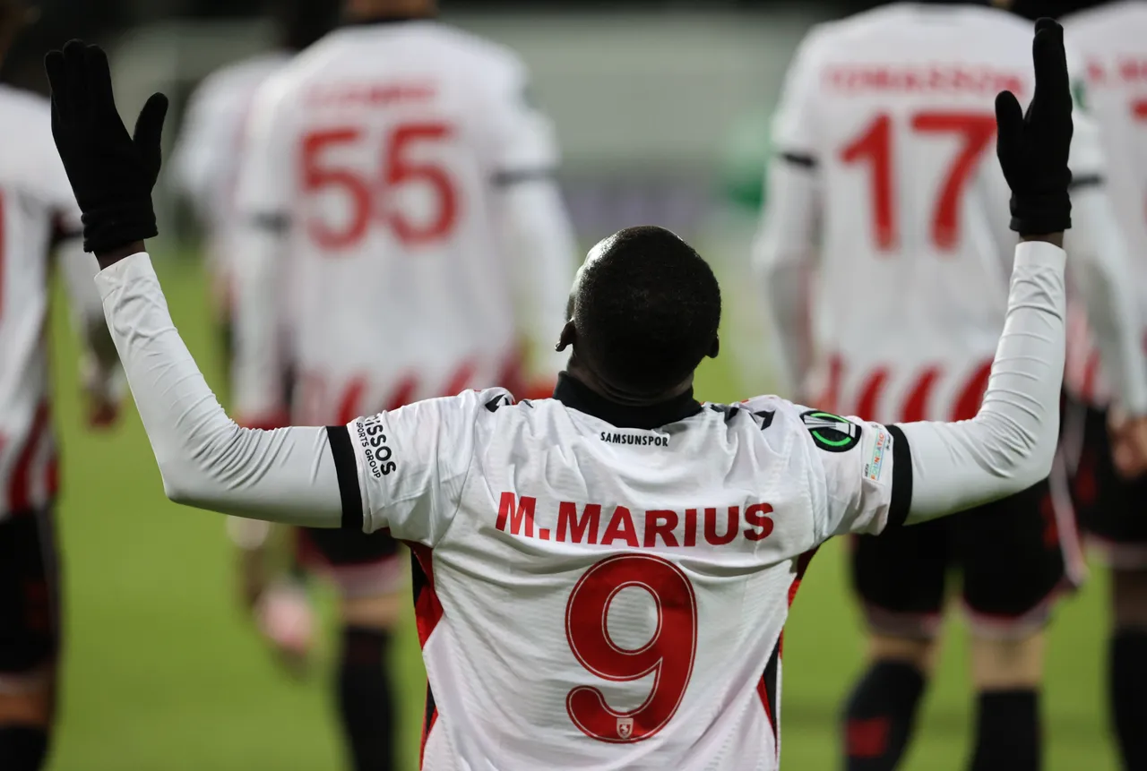 Karadeniz ekibinin gollerini 20 ve 55'inci dakikalarda Marius Mouandilmadji kaydetti