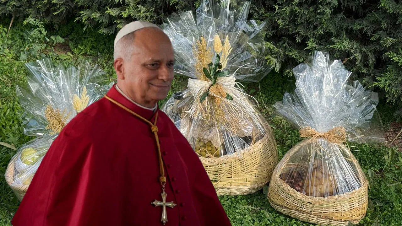 Papa'ya 3 sepet hediye! Bursa'da Türk misafirperverliğiyle karşılandı