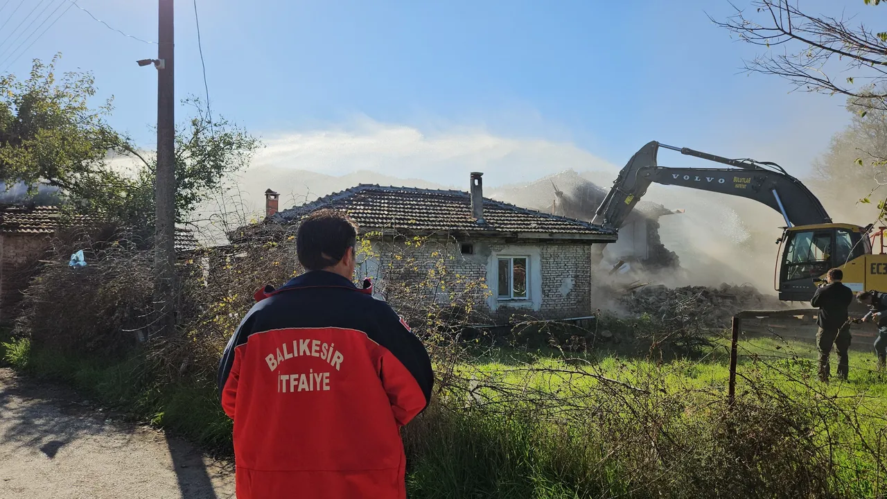Sındırgı’da deprem fırtınası dindi ama tehlike bitmedi: Aralıkta yeni deprem 'pik'i kapıda
